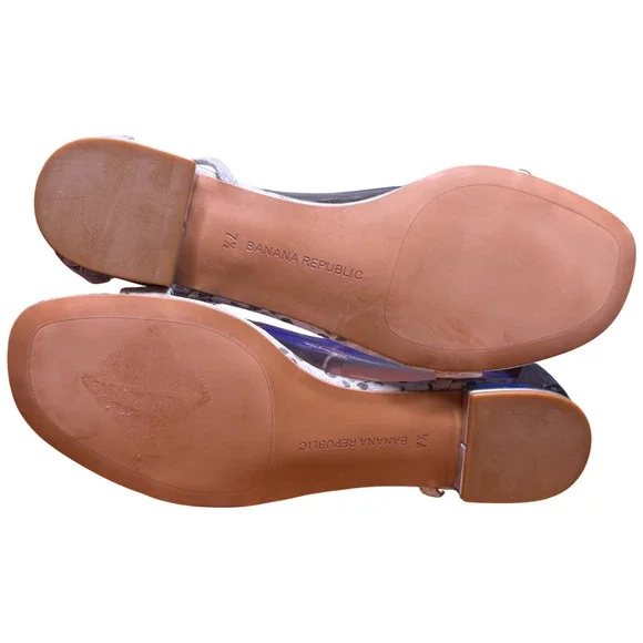 BANANA REPUBLIC Women 7.5 Flat Leather Sandal Cream Gray Snake Ankle Strap Shoe - Picture 10 of 14